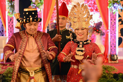 Ilustrasi perkawinan adat Batak. Foto: ridzkysetiaji/Shutterstock