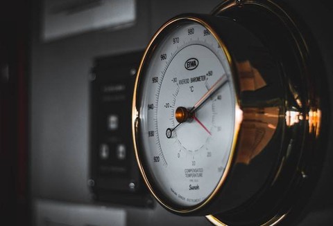 Ilustrasi Alat Pengukur Tekanan Udara. Foto: dok. Unsplash/iSawRed
