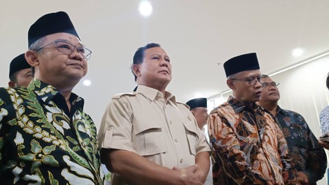 Menhan Prabowo Subianto bertemu dengan Ketum PP Muhammadiyah Haedar Nashir di Kampus 4 Universitas Ahmad Dahlan, di Ring Road Selatan, Bantul, DIY, Jumat (14/7/2023). Foto: Arfiansyah Panji Purnandaru/kumparan