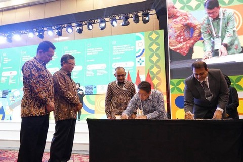 PT Pertamina Geothermal Energy Tbk. (PGE) (IDX: PGEO) dan Chevron New Energies International (Chevron) menandatangani Joint Study Agreement (JSA) untuk menyelidiki potensi tambahan sumber daya panas bumi, Rabu (12/7/2023). Foto: Chevron