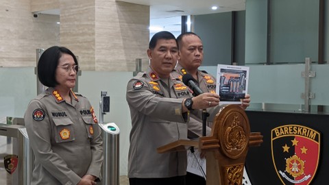 Jumpa pers soal pengadaan Pepper Projectile Launcher di Mabes Polri, Jumat (14/7).  Foto: Jonathan Devin/kumparan