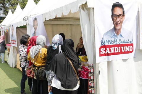 Berbagai produk hasil UMKM Tangerang yang dijual relawan UMKM Sahabat Sandi Uno di bazar Festival HANI. Foto; Dok. Istimewa