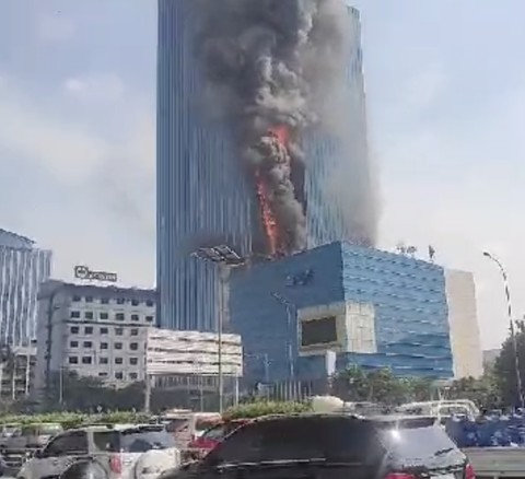 Gedung K-Link Tower terbakar. Dok: Ist.