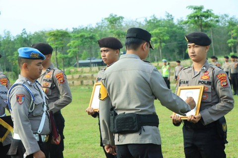 Empat anggota Polres Tulang Bawang Barat di PTDH. | Foto: Dok Polres Tulang Bawang Barat