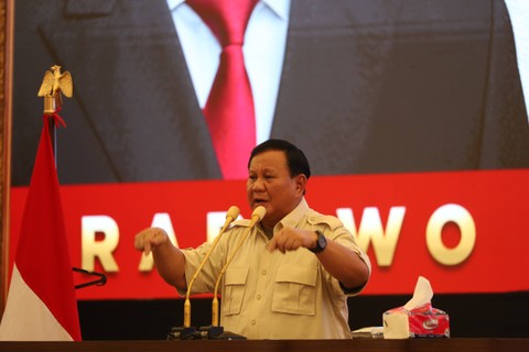 Ketua Umum Gerindra Prabowo Subianto memberikan sambutan saat menghadiri konsolidasi Akbar Partai Gerindra wilayah Jakarta Timur di GOR Velodrome, Jakarta Timur, Minggu (16/72023). Foto: Dicky Adam Sidiq/kumparan