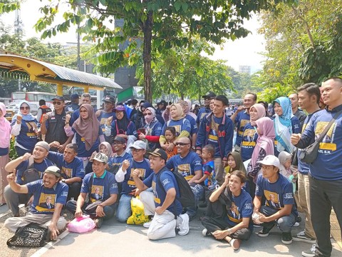 Kader NasDem dari berbagai daerah mulai padati GBK jelang Apel Siaga, Minggu (16/7).  Foto: Zamachsyari/kumparan