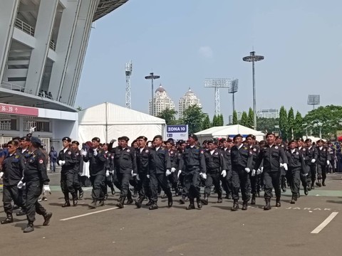Kader NasDem dari berbagai daerah mulai padati GBK jelang Apel Siaga, Minggu (16/7).  Foto: Zamachsyari/kumparan