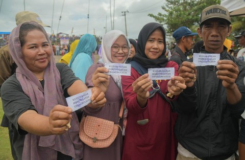 Relawan Sandiaga Uno Berikan Bantuan Sembako Murah di Kabupaten Sukabumi.  Foto: Dok Istimewa