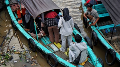 Sebagian warga masih belum memaksimalkan Pelabuhan 16 Ilir yang baru diresmikan oleh Menteri Perhubungan, Budi Karya Sumadi, Minggu (16/7) Foto: ary priyanto/urban id