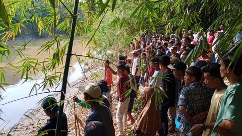 Buaya sepanjang 3 meter menerkam warga dan membawanya ke dasar sungai di Sungai Cilemer, Kecamatan Patia, Kabupaten Pandeglang pada Minggu (16/7/2023). Foto: Dok. Istimewa