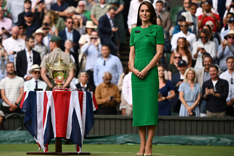 Kate Middleton menghadiri final tunggal putra Wimbledon di All England Lawn Tennis and Croquet Club, London, Inggris. Foto: Dylan Martinez/REUTERS