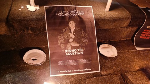 Poster Redho Tri Agustian. Foto: Arfiansyah Panji Purnandaru/kumparan