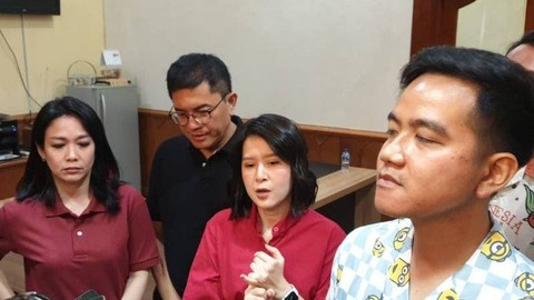 Wali Kota Surakarta Gibran Rakabuming Raka dan Wakil Ketua Dewan Pembina PSI Grace Natalie di Solo, Jumat (21/7/2023). Foto: Aris Wasita/ANTARA