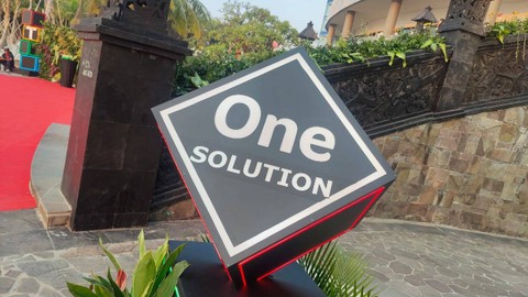 Logo Telkomsel One, brand terbaru yang menggabungkan layanan Telkomsel PraBayar, Halo, IndiHome, hingga Orbit. Foto: Aditya Panji/kumparan