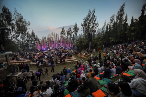 Musisi Mus Mujiono tampil di Jazz Gunung Bromo 2023 di Probolinggo, Jawa Timur, Jumat (21/7/2023).   Foto: Jamal Ramadhan/kumparan