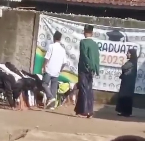 Tangkapan layar aktivitas bully di SMP di Cianjur. Dok: Ist
