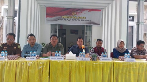 Kejari Sekadau menggelar press release capaian kinerja. Foto: Dina Mariana/Hi!Pontianak