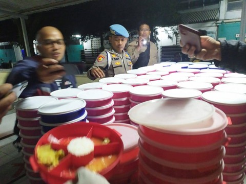 Makanan yang diduga jadi penyebab puluhan karyawan pabrik garmen di Bandung keracunan.  Foto: Rachmadi Rasyad/kumparan