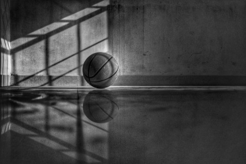 Ilustrasi Jelaskan Cara Memegang Bola Basket, Sumber: Unsplash/Abhishek Chandra