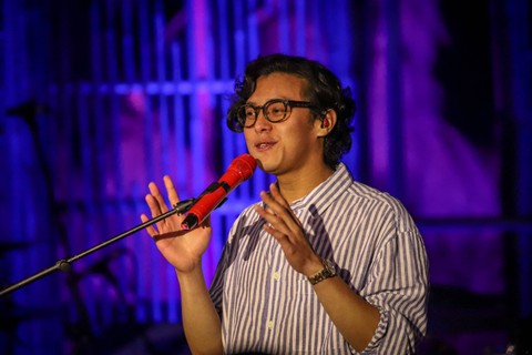 Penyanyi Ardhito Pramono tampil menghibur penonton konser musik Jazz Gunung Bromo 2023 di Amfiteater Terbuka Bromo, Probolinggo, Jawa Timur, Jumat (21/7/2023). Foto: Jamal Ramadhan/kumparan