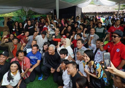 Bacapres Ganjar Pranowo bertemu dengan sejumlah pelaku industri kreatif di Cibinong, Bogor, Sabtu (22/7/2023). Foto: Dok. PDIP