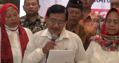 Deklarator Projo Jatim, Madchan HR bersama relawan Projo dari berbagai provinsi di Pulau Jawa mendeklarasikan dukungannya kepada Ganjar Pranowo di Kota Malang, Sabtu (22/7/2023). Foto: Dok. Istimewa