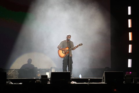 Daniel Caesar memeriahkan panggung We The Fest 2023 di GBK Sport Complex, Senayan, Jakarta, Sabtu (22/7/2023). Foto: Aditia Noviansyah/kumparan