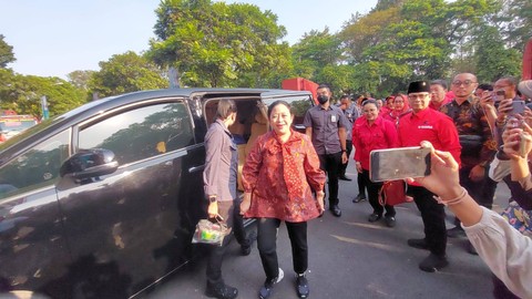 Ketua DPP PDIP sekaligus Ketua DPR RI Puan Maharani tiba di Stadion Manahan. Foto: Dok. Istimewa