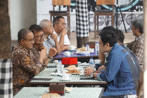 Anies Baswedan saat di Legend Coffee, Kotabaru, Kota Yogyakarta, Senin (24/7).  Foto: Dok.  Istimewa