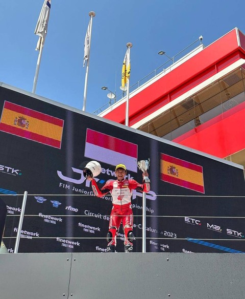 Fadillah Arbi Aditama saat menjuarai FIM JuniorGP 2023 Catalunya, Spanyol.   Foto: Instagram/@astrahondaracingteam