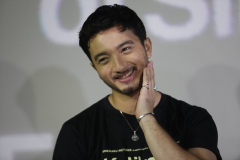 Bryan Domani saat konferensi pers film Ketika Berhenti di Sini di Plaza Indonesia, Jakarta, Senin (24/7/2023). Foto: Dok. Agus Apriyanto