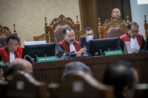 Ketua majelis hakim Fahzal Hendri memimpin sidang kasus BTS BAKTI Kominfo di Pengadilan Negeri Jakarta Pusat, Selasa (25/7/2023). Foto: Jamal Ramadhan/kumparan