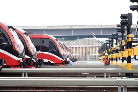 Uji coba operasional terbatas LRT Jabodebek dengan penumpang undangan belum dapat dilaksanakan.   Foto: Dok. PT KCIC