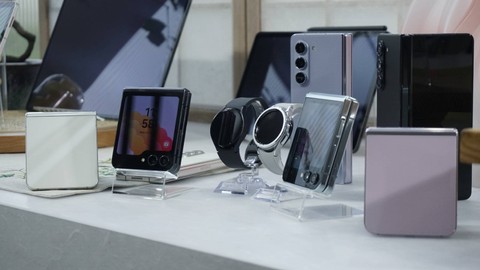 Samsung Galaxy Z Fold 5, Z Flip 5, Galaxy Watch 6 Series, dan Galaxy Tab S9 Series. Foto: Habib Allbi Ferdian/kumparan