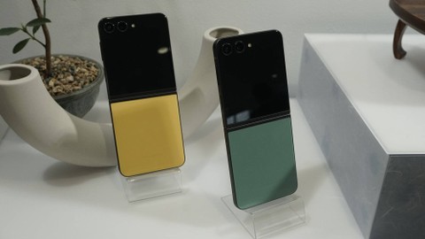 Varian warna eksklusif Yellow dan Green, Samsung Galaxy Z Flip 5. Foto: Habib Allbi Ferdian/kumparan
