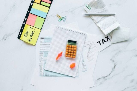 Ilustrasi kewajiban membayar pajak merupakan kewajiban di bidang ekonomi, sumber foto: pexels.com/Nataliya Vaitkevich