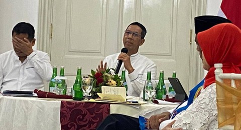 Pj Gubernur DKI Jakarta Heru Budi Hartono sarapan bersama jajaran pemprov dan media di Balai Kota DKI Jakarta, Jumat (28/7/2023). Foto: Annisa Thahira Madina/kumparan