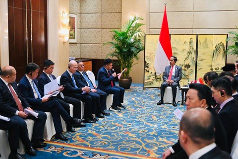 Presiden Jokowi menggelar pertemuan bisnis dengan Kamar Dagang Tiongkok dan sejumlah pengusaha di China. Foto: Laily Rachev/Biro Pers Sekretariat Presiden