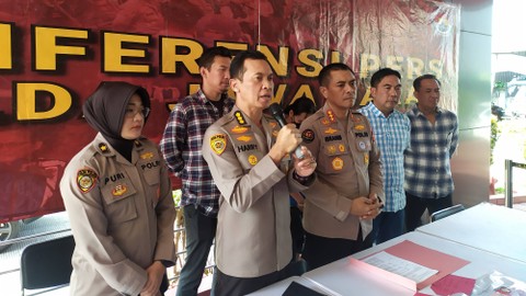 Pers rilis kasus penipuan masuk Bintara Polri di Mapolda Jawa Barat. Foto: Rachmadi Rasyad/kumparan
