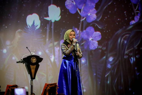 Penampilan Putri Ariani pada acara puncak HUT ke-13 Badan Nasional Penanggulangan Terorisme (BNPT) di Djakarta Theater, Jakarta, Jumat (28/7/2023). Foto: Jamal Ramadhan/kumparan