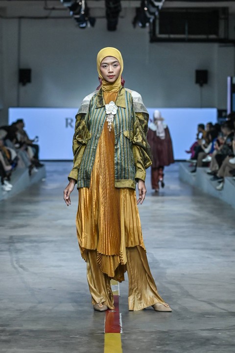 Koleksi Ria Miranda di JF3 Fashion Festival 2023 bertajuk Jalinan Lungsi Pakan.   Foto: Dok. JF3