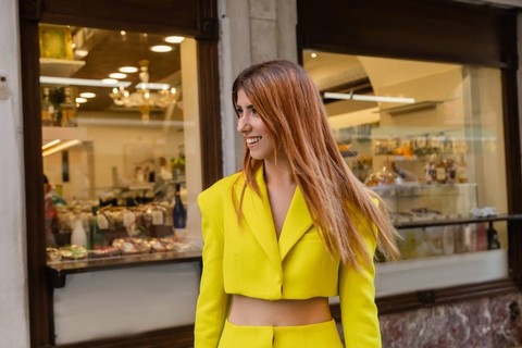 Ilustrasi crop top. Foto: LightField Studios/Shutterstock
