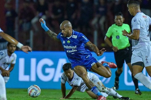 Pertandingan Persik Kediri vs Persib Bandung, di Liga 1, Jumat (28/7/2023). Foto: Instagram/@persib