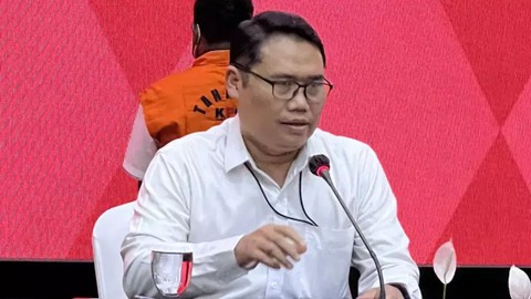 Plt Deputi Penindakan dan Eksekusi KPK Asep Guntur dalam konferensi pers di Gedung Merah Putih KPK, Jakarta, Senin (19/6/2023). Foto: Putu Indah Savitri/ANTARA