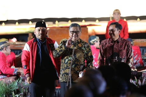 Sekjen PDIP, Hasto Kristiyanto, dalam acara pagelaran wayang kulit di Masjid At-Taufiq, Lenteng Agung, Jakarta Selatan, Jumat (28/7/2023). Foto: Dok. PDIP