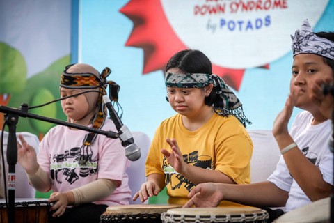 Penampilan komunitas perkusi anak dalam rangkaian Festival Hari Anak 2023. Foto: Jamal Ramadhan/kumparan