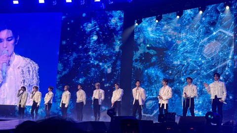 The Boyz menggelar konser tunggal bertajuk The Boyz 2ND World Tour: Zeneration di Beach City International Stadium, Sabtu (29/7/2023). Foto: Nurlaela/kumparan