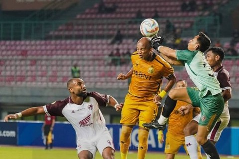 Duel Bhayangkara FC vs PSM Makassar dalam pekan lanjutan Liga 1 2023/24 di Stadion Patriot Candrabhaga, Bekasi pada Sabtu (29/7/2023). Foto: Instagram/@bhayangkarafc