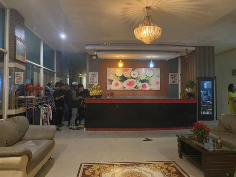 Korban tewas dikeroyok dan ditusuk dalam hotel di Makassar, Sabtu (29/7). Foto: Dok. Istimewa