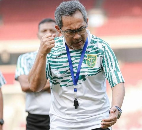 Pelatih Persebaya Aji Santoso. Foto: Official PersebayaPersebaya